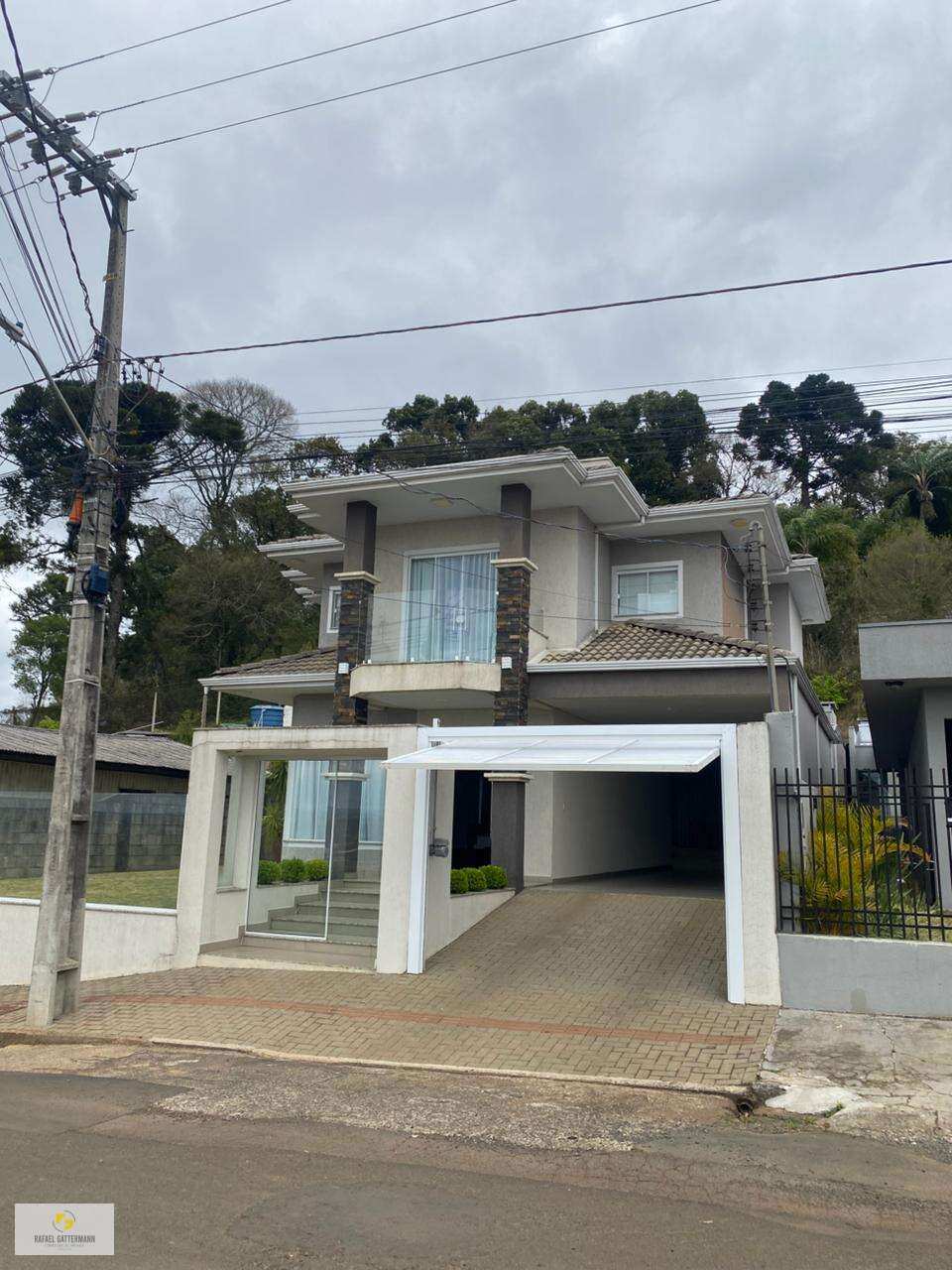 Casa à venda, com 3 quartos, 238m²